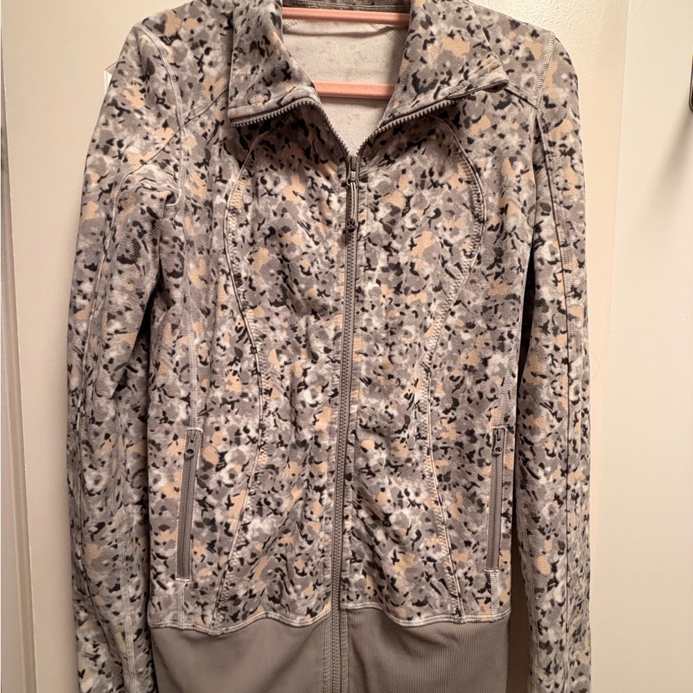Lululemon Women’s Gray Patterned Jacket - image 1